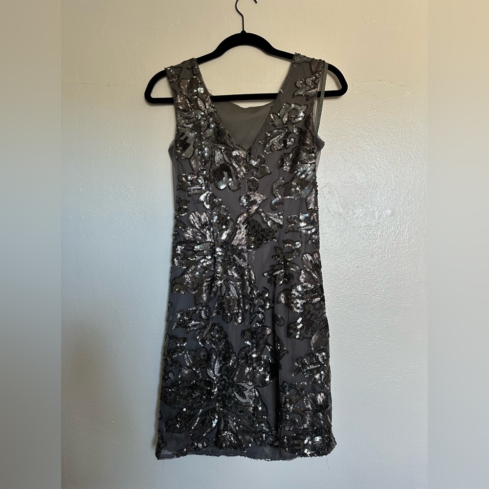 White House black marked dress gray sequin flowers size 0. New no tags